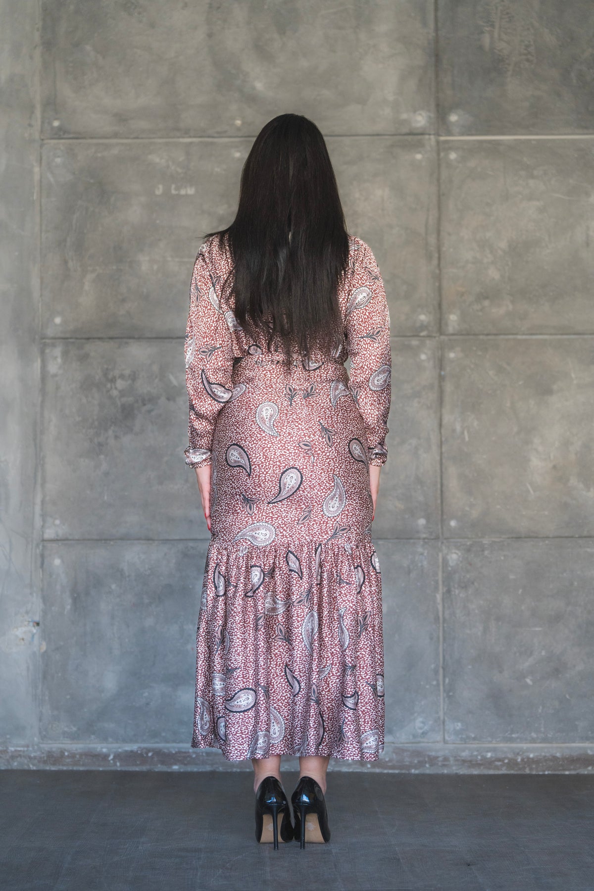 Warm Rose Paisley Print Satin Tiered Midi Dress