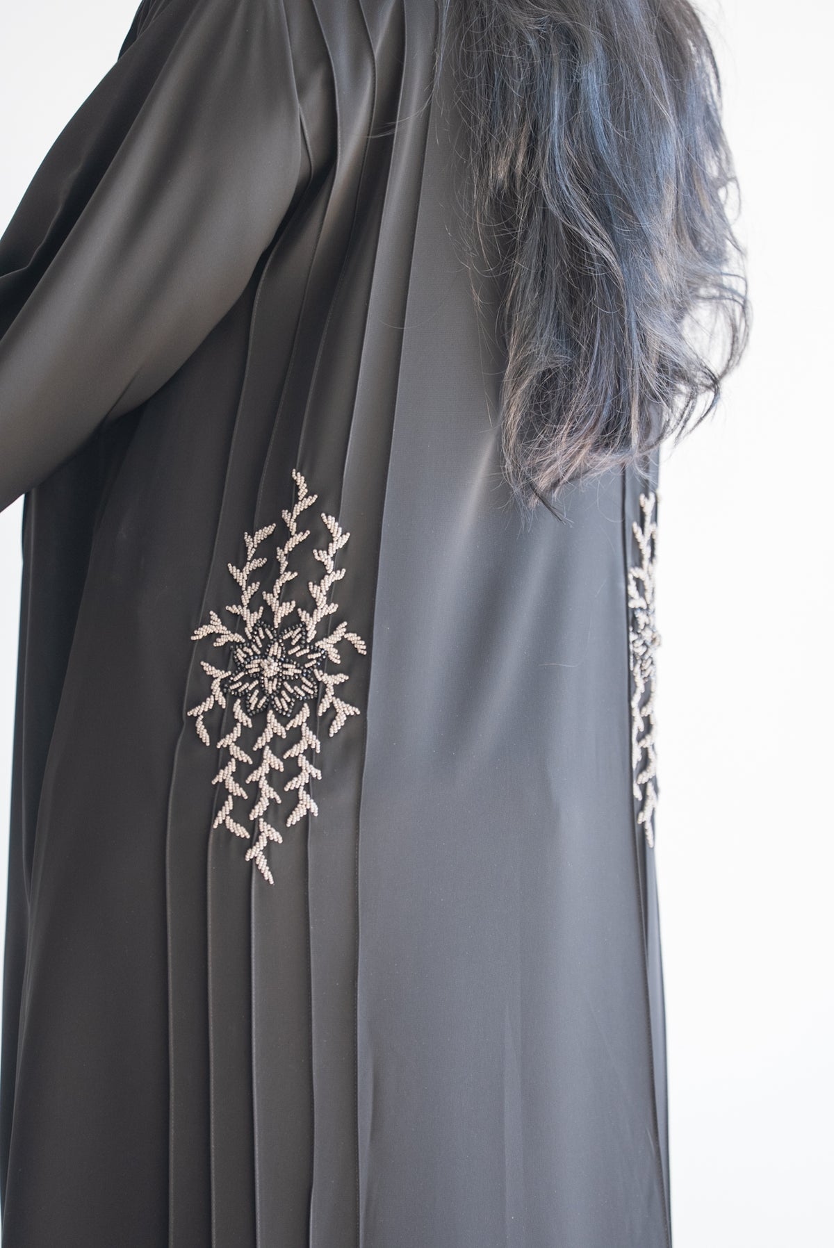 Gorgena Black Embroidered Pleated Nida Abaya