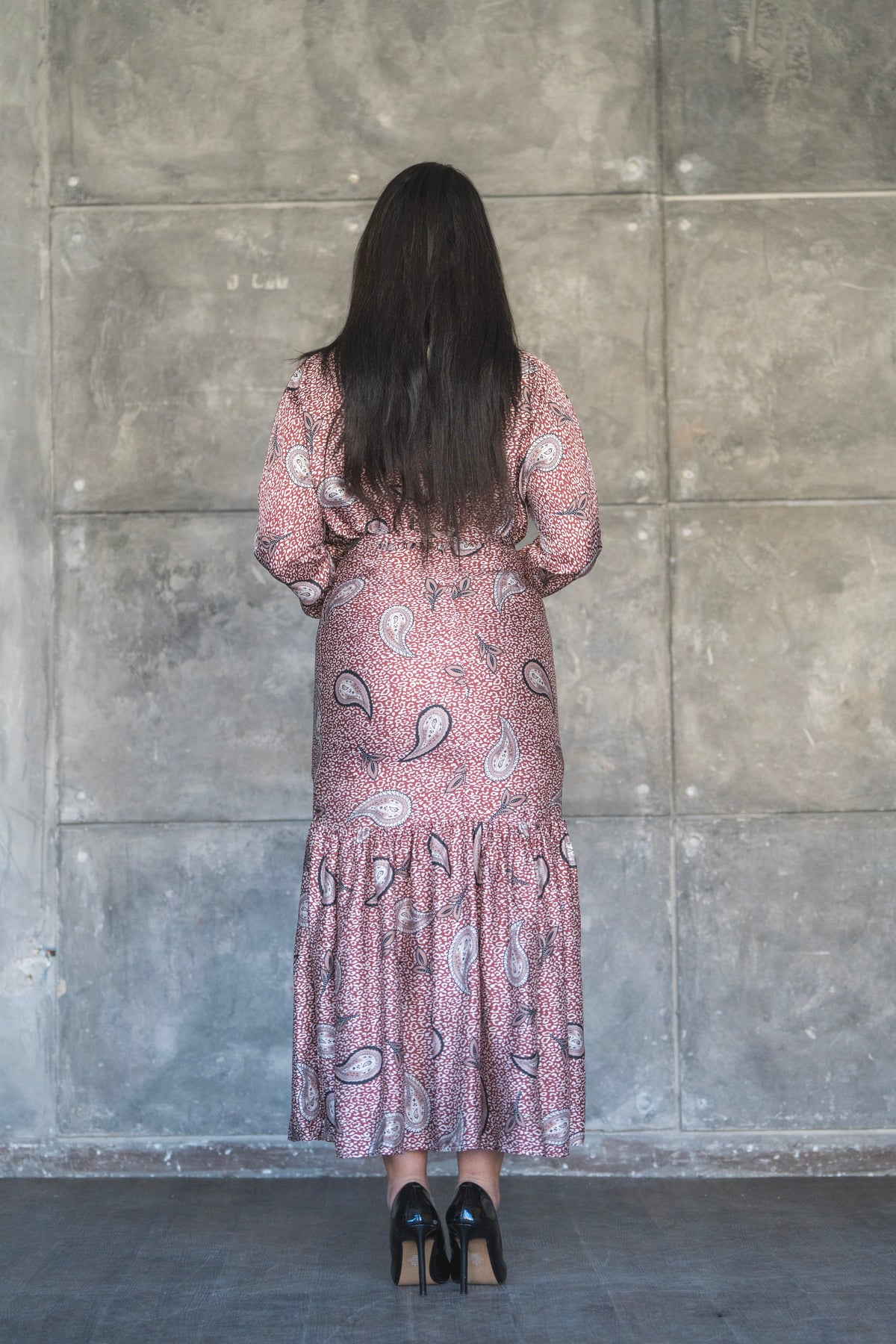 Warm Rose Paisley Print Satin Tiered Midi Dress