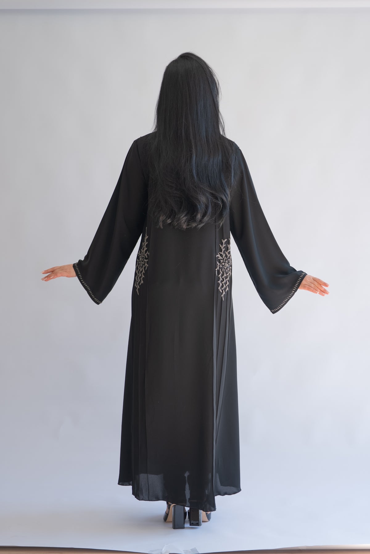 Gorgena Black Embroidered Pleated Nida Abaya