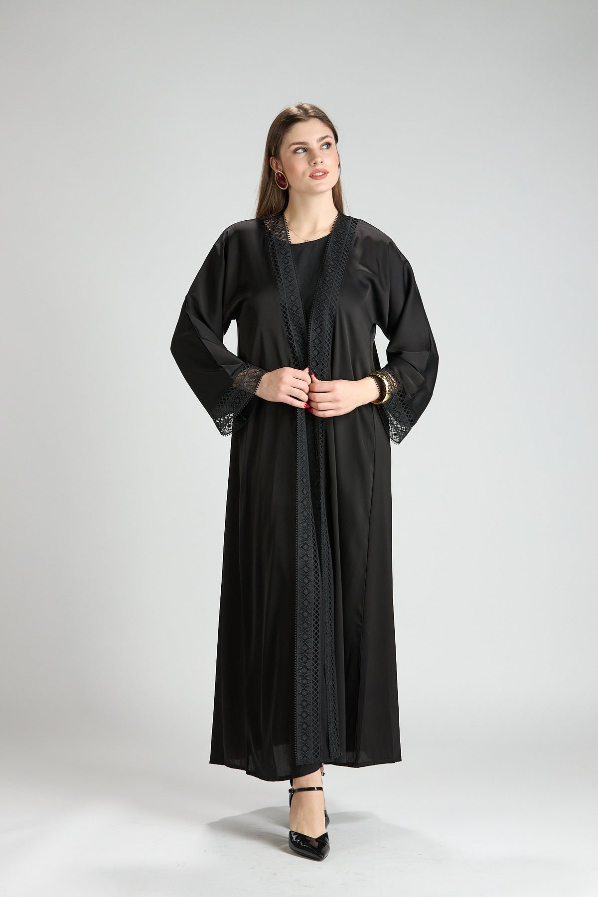 Renad Black Embroidered 3-Piece Abaya