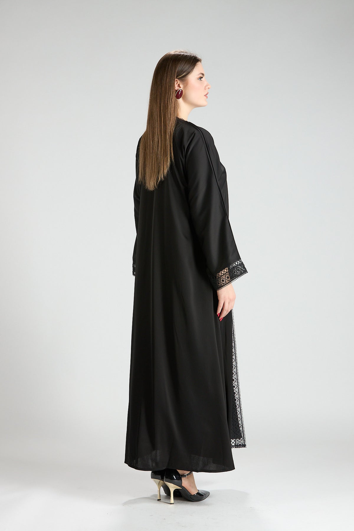 Renad Black Embroidered 3-Piece Abaya
