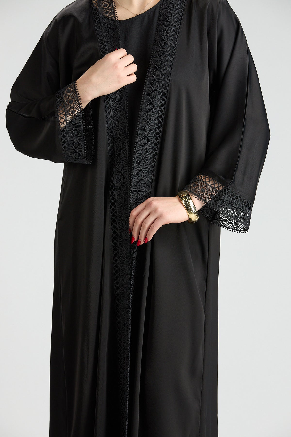 Renad Black Embroidered 3-Piece Abaya